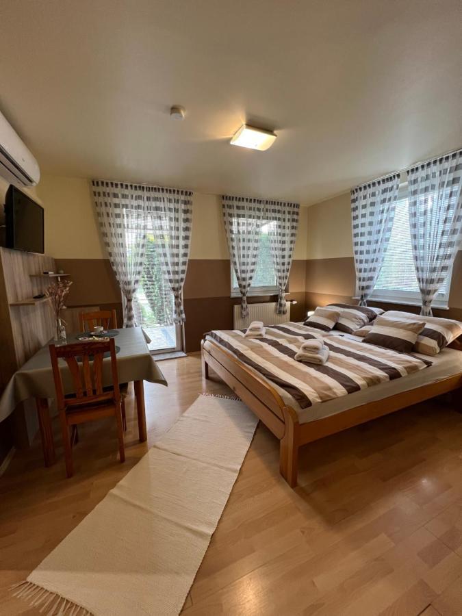 Holler Vendeghaz Ii. Apartment Buk Luaran gambar